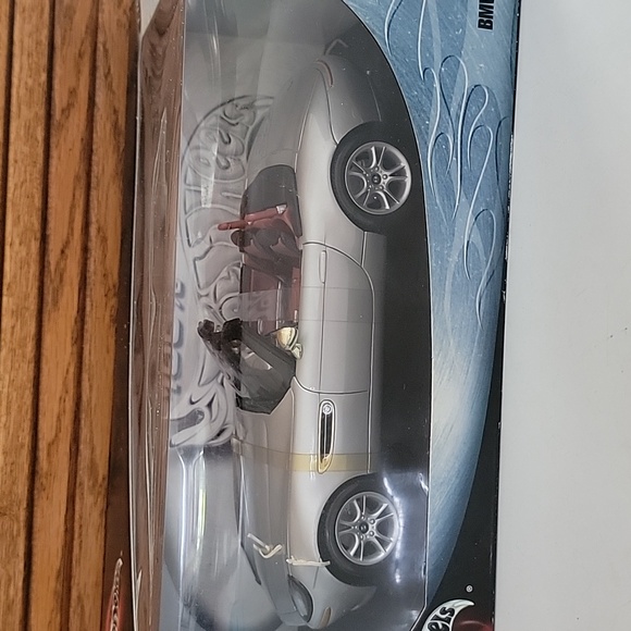 Hot Wheels 1:18 Scale BMW Z8 BOXED COLLECTIBLE TOY CAR - Picture 2 of 7